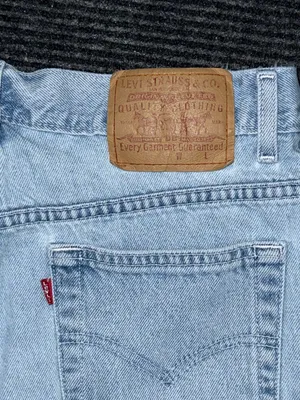 Vintage Y2K Levi’s Relaxed Fit Denim Shorts Women’s 14 / 30 Light Wash Jorts thumbnail 3