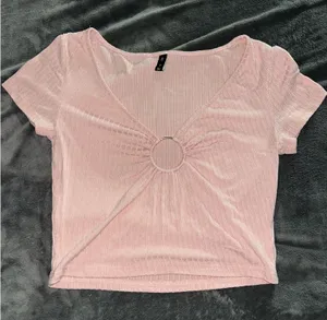 Zaful Blush Pink Ribbed Crop Top With Silver Hoop thumbnail 1