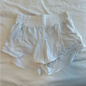 Hotty Hot Lululemon 2.5" Shorts low rise thumbnail 1