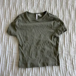 Basic Tshirt thumbnail 1