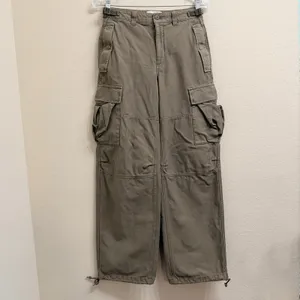 Aritzia TNA Highland Cargo Pant Oversized Cotton Cargo wide Leg Army Green‎ thumbnail 2