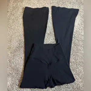 Aerie Offline Real Me high-waisted crossover flare leggings Black size XS thumbnail 2