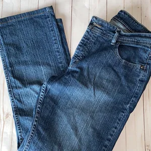 Lee Women’s Riders jeans dark wash straight leg 33 x 29 high rise stretch EUC thumbnail 3