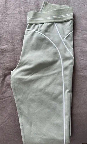 Alo Yoga Pants Yoga thumbnail 1
