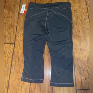 New Balance gray capri leggings pants workout yoga exercise woman’s Large NWT thumbnail 2