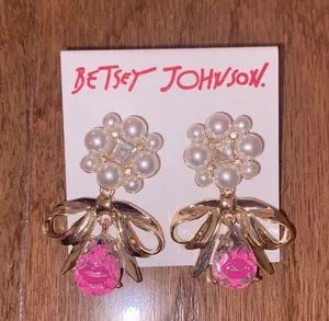 Betsey Johnson NWT gold tone bow pearl drop earrings with little pink lips thumbnail 1