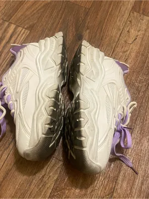 Womens Size 37 US 6.5 Fashion Sneakers Tennis Shoes White With Lavender Purple thumbnail 4