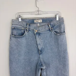Abercrombie & Fitch The 90s Straight Ultra High Rise Curve Love Light Wash 31/12 thumbnail 3