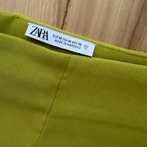 ZARA Green skirt with double slit! Size Medium! thumbnail 2