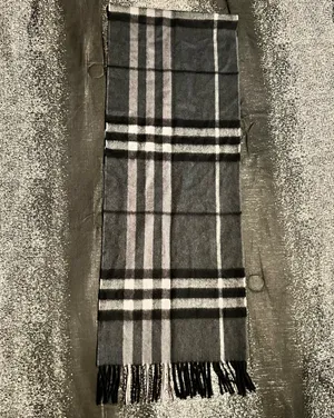 Burberry 100% Cashmere Grey/Black Classic Check Plaid Fringe Unisex Scarf thumbnail 3