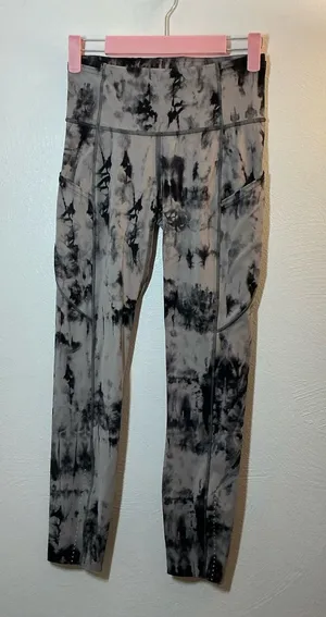 lululemon athletica Black & Gray Tie-Dye Capri Leggings Size 4 thumbnail 1