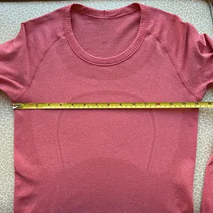 Lululemon Women’s Long Sleeve Activewear Performance Coral Shirt Size XS thumbnail 10