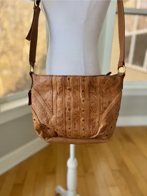 Vintage 90s Cabin Creek Tan Tooled Leather Studded Purse thumbnail 2