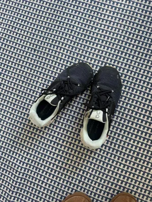 On Cloud Running Shoes thumbnail 2