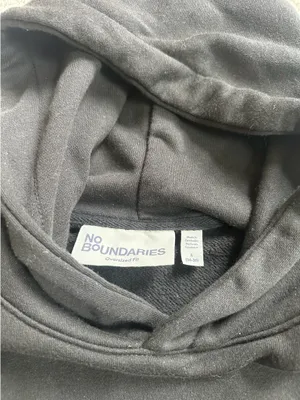 No boundaries sweatshirt  thumbnail 2
