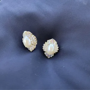 Elegant Vintage Crystal And Faux Pearl Earrings-Costume Jewelry *READ* thumbnail 1