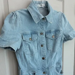 Avec Les Filles Light Wash‎ Denim Short Sleeve Button Front Utility Jumpsuit 26 thumbnail 14