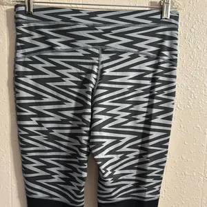 Nike Black and Gray Patterned Leggings thumbnail 4