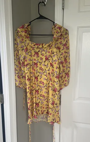 Boutique Beaumont Yellow Long Sleeve Lace Up Dress thumbnail 6