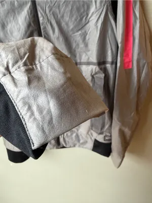 Nike Women’s Gray Pink Lightweight Running Windbreaker Jacket thumbnail 7