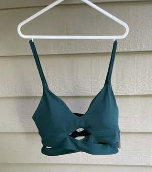 Lululemon bra thumbnail 1