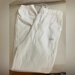 ALO Yoga NWT Accolade White Joggers Size S Oversized thumbnail 5
