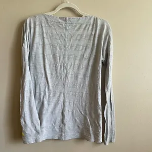 The North Face gray white long sleeve top‎ thumbnail 2