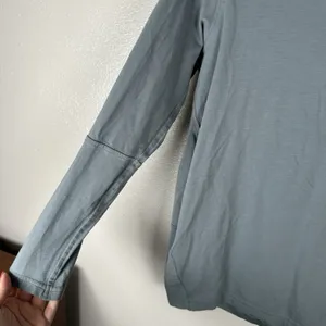 Lululemon Back in Action V-Neck Long Sleeve Shirt Womens Size 12 Gray Oversized thumbnail 3