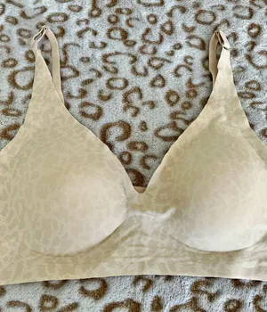 Seamless Nude Wireless T thumbnail 1