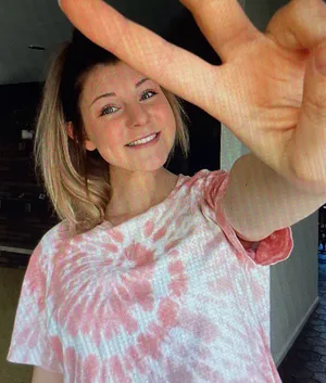 PINK Victoria’s Secret Pink Cropped T-Shirt thumbnail 2