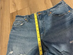 Universal Threads Vintage Bermuda distressed denim shorts light wash size 10/30R thumbnail 8
