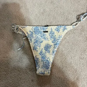 Triangl Swimwear bottoms only thumbnail 3