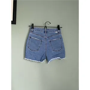 Billabong So Cheeky Cutoff Denim Shorts Size 24 Blue thumbnail 7