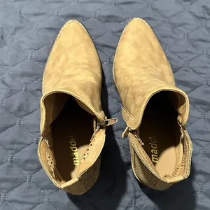 madden Women’s shoes ankle Boots heels beige tan zip up size 6.5 suede thumbnail 5