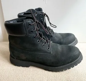 Timberland Boots Women Size 6.5 Black Leather Lug Sole Combat thumbnail 1