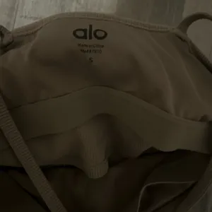 Alo cropped criss cross tank top! thumbnail 4