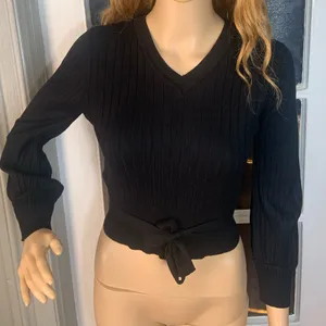 Black Crop top V Neck Shirt thumbnail 1