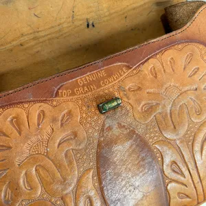 Vintage 70s Floral Tooled Cowhide Leather Crossbody Bag thumbnail 6