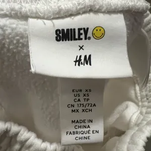 The original Smiley X H&M sweatpants‎ XS thumbnail 3