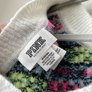 PINK Victoria's Secret White Snowflake Holiday V-Neck Sweater Fairisle Size M thumbnail 3