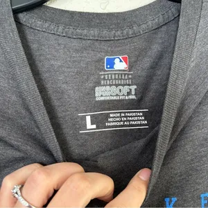 MLB Grey Milwaukee Brewers Short Sleeve T-Shirt Tee Casual Athletic Wear Large thumbnail 3