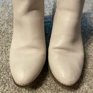American Eagle Outfitters Off White Pleather Booties thumbnail 8