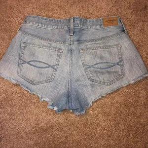 Abercrombie & Fitch Jean Shorts thumbnail 3