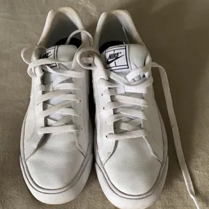 Nike sneakers thumbnail 3