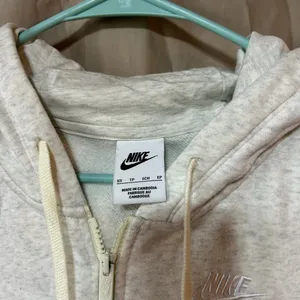 Nike jacket thumbnail 2