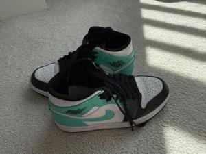Nike Air Jordan 1 Mid thumbnail 6
