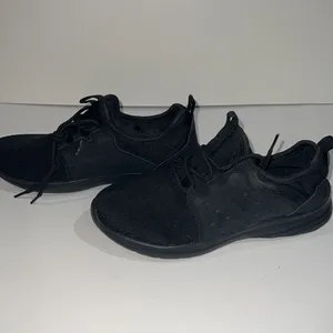 Gears all black sneakers Size 7.5 thumbnail 3