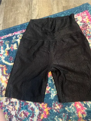 Beyond yoga Women's High-Waist Black Textured Bike Shorts thumbnail 3