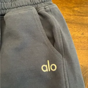 Alo Yoga Sweatpants Joggers Women’s XS Blue thumbnail 2
