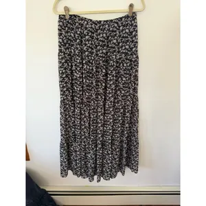 Lulu's Black & White Floral Side-Slit Maxi Skirt thumbnail 8